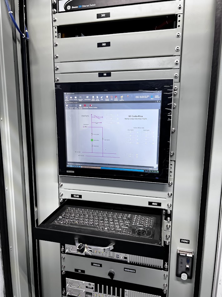 Terminal HMI con diagrama unifilar de subestación en tablero SEPAC