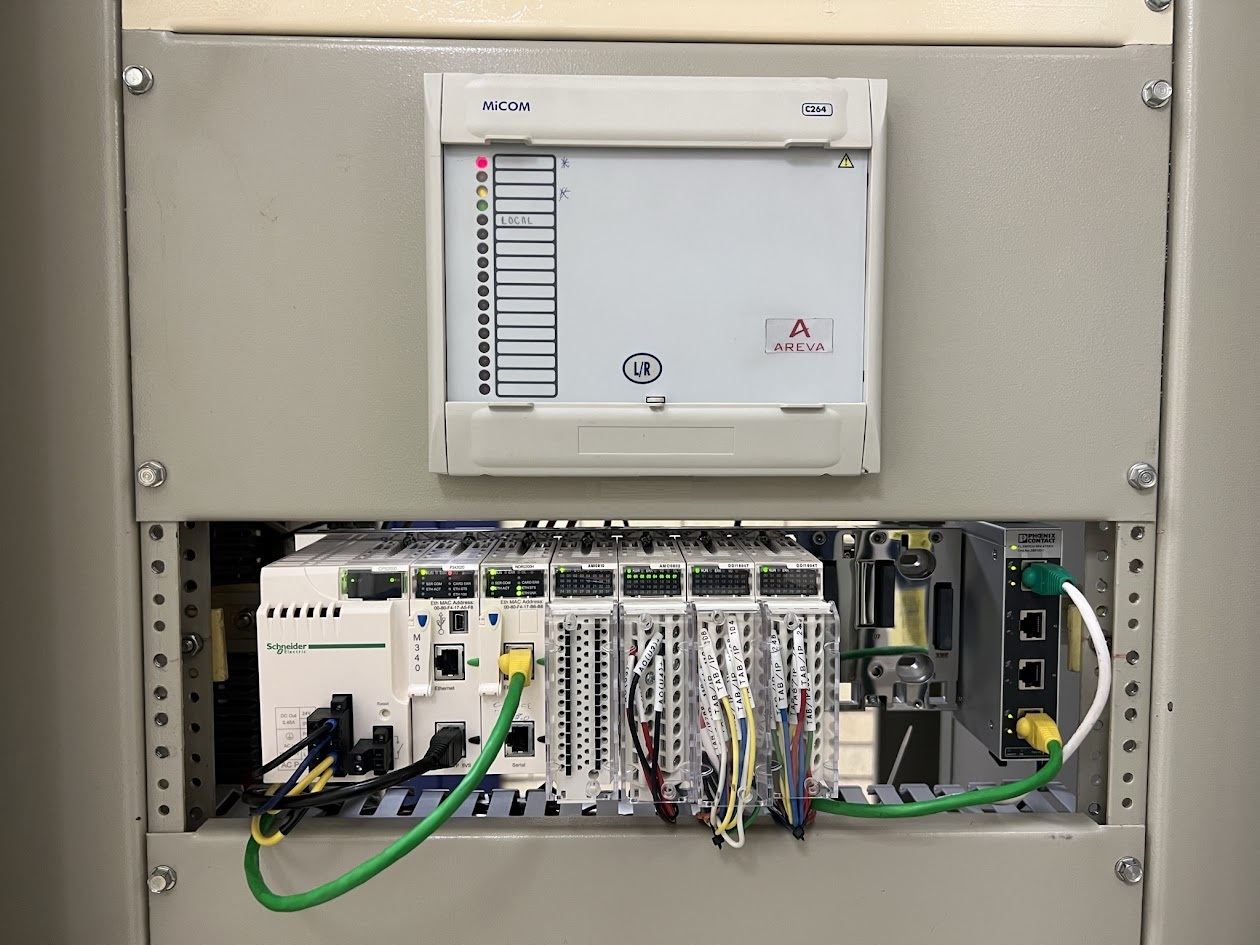 PLC Schneider Electric Modicon M340 con módulos de entradas/salidas integrado por SEPAC