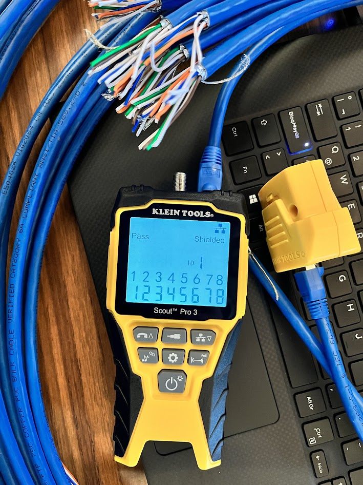 Cable de red Ethernet con probador de continuidad