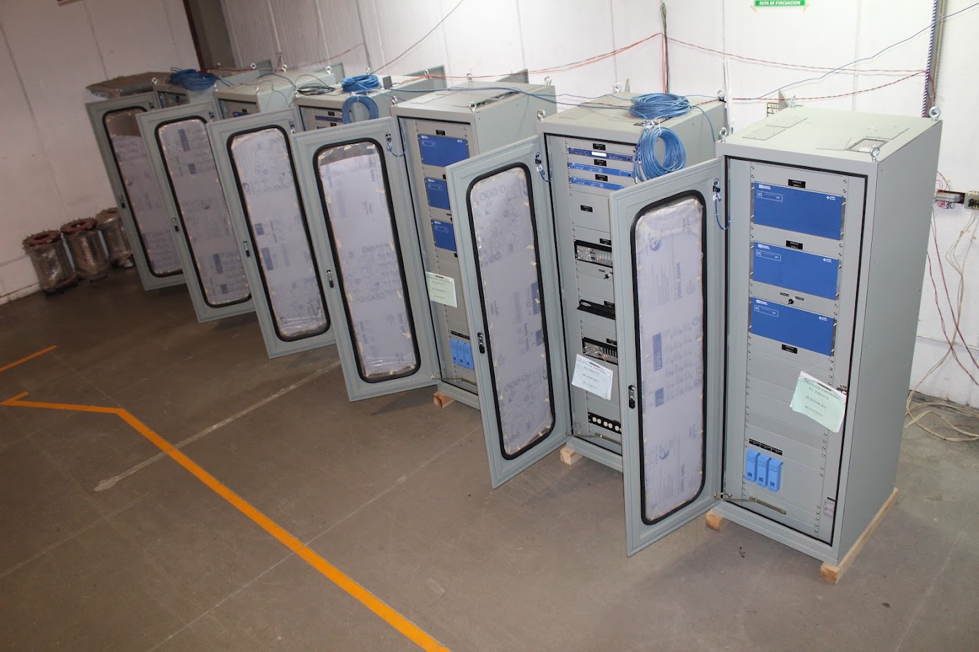 Tableros de sistema SCADA listos para embarque en planta SEPAC