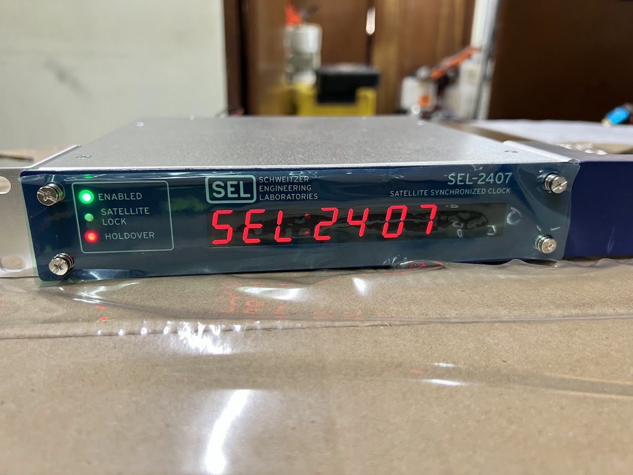 Reloj sincronizado por satelite para sincronizacion horaria de precision